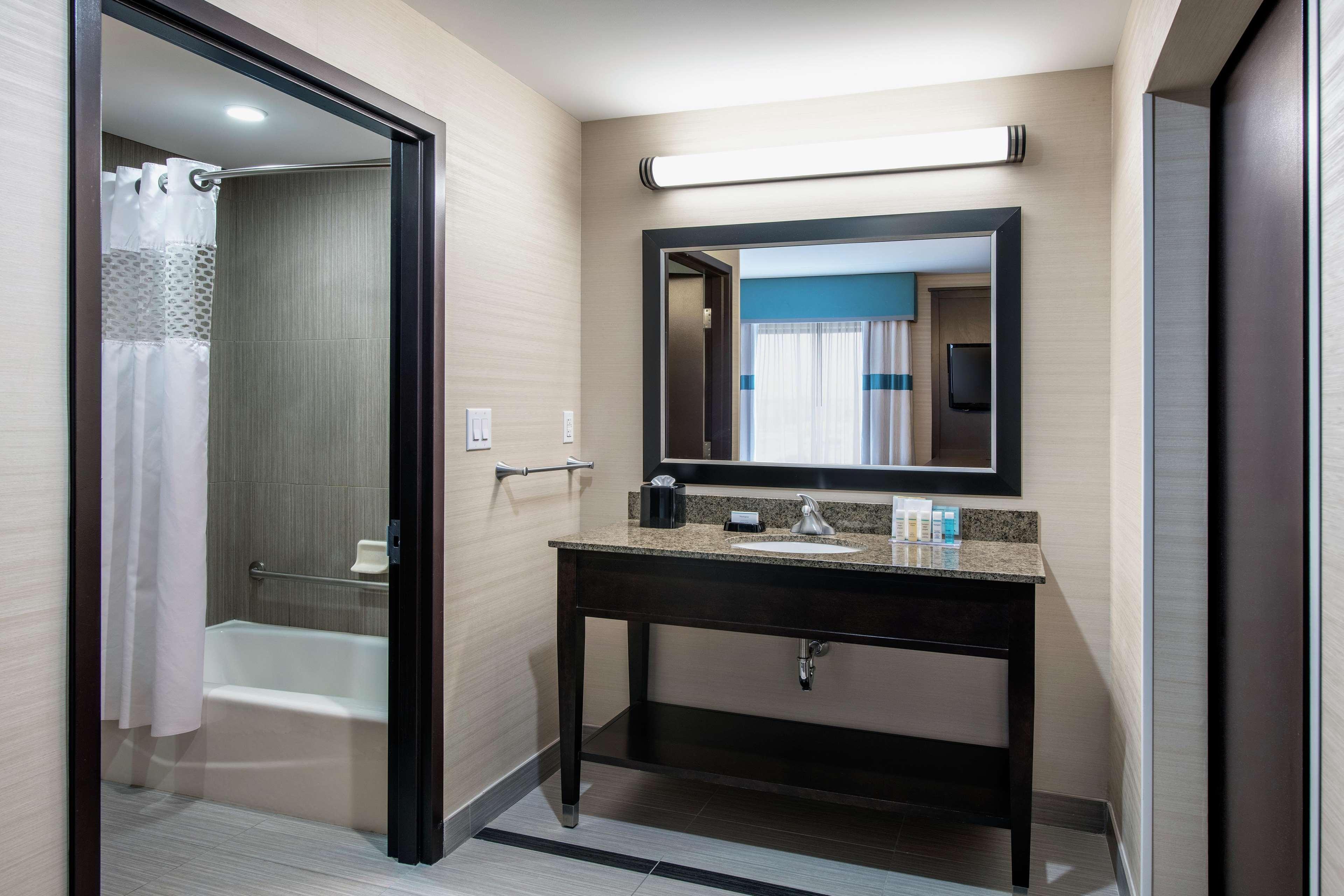 Hampton Inn By Hilton Уинипег Екстериор снимка