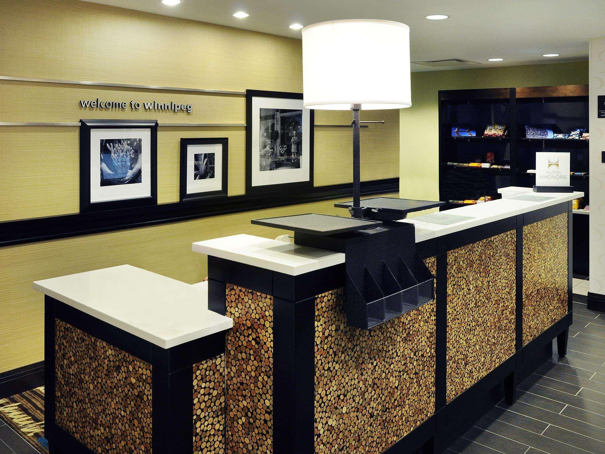 Hampton Inn By Hilton Уинипег Екстериор снимка