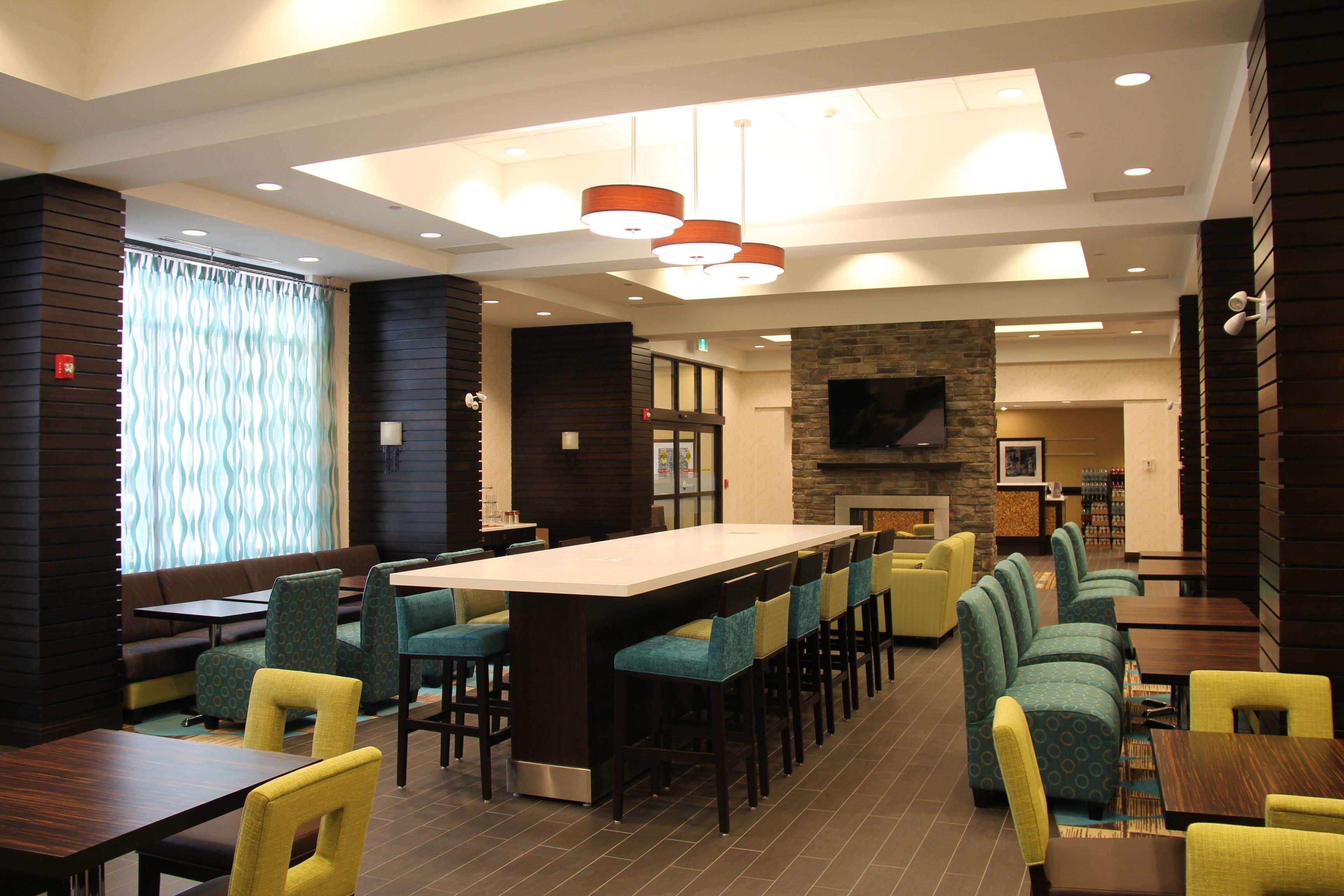 Hampton Inn By Hilton Уинипег Екстериор снимка