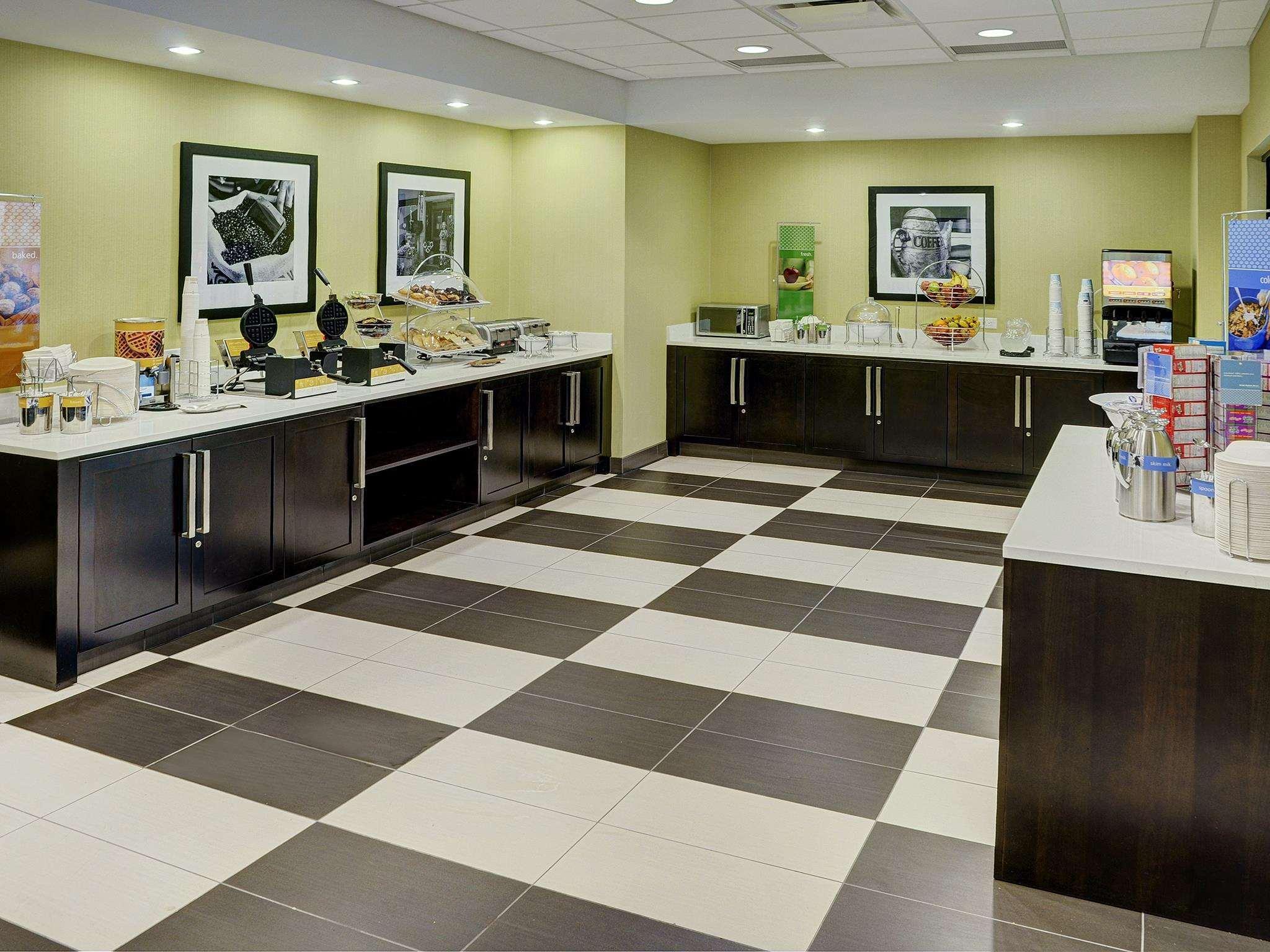 Hampton Inn By Hilton Уинипег Екстериор снимка